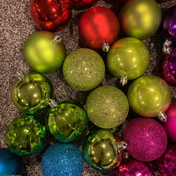 Assorted Ornaments (48) - Picture 8 of 9